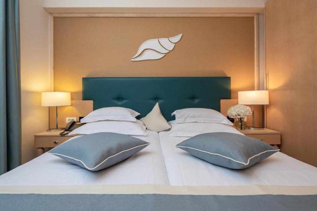 Aparthotel Flora photo 1