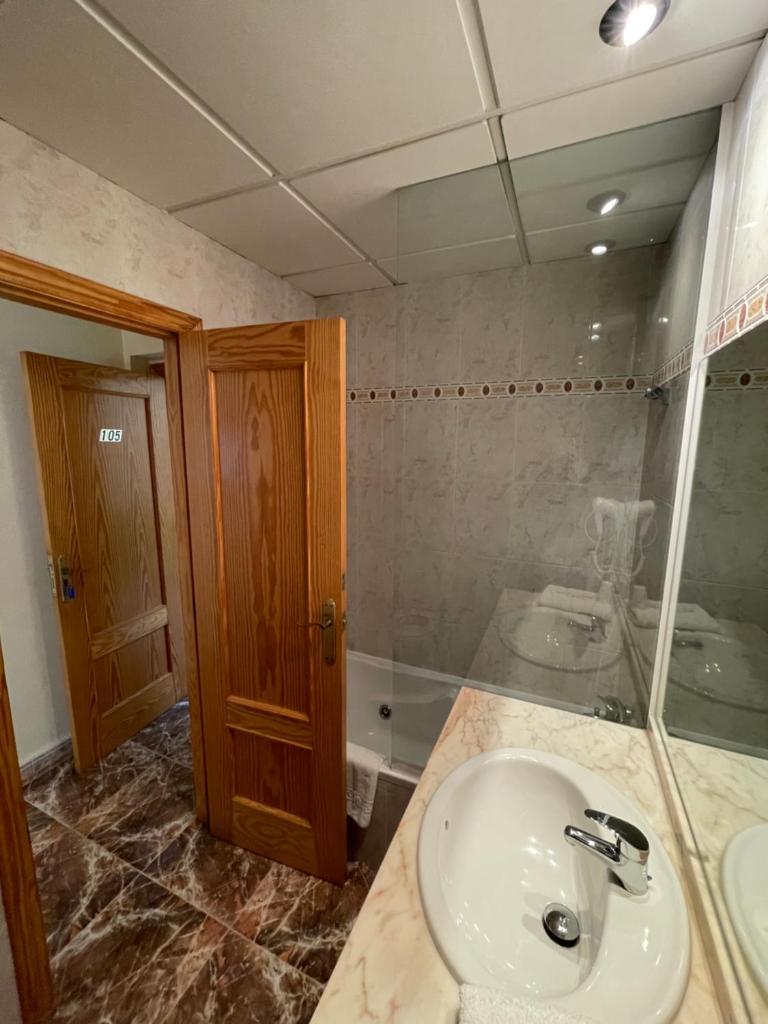 Hostal Rosaleda photo 2