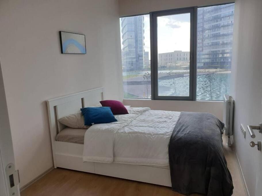 Amazing Apartment in a vibrant Area with Stunning Lake View in Istanbul! photo 2
