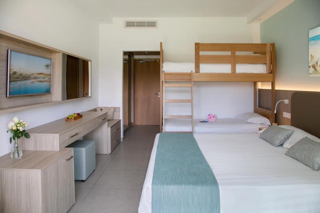 Asterias Beach Hotel photo 3