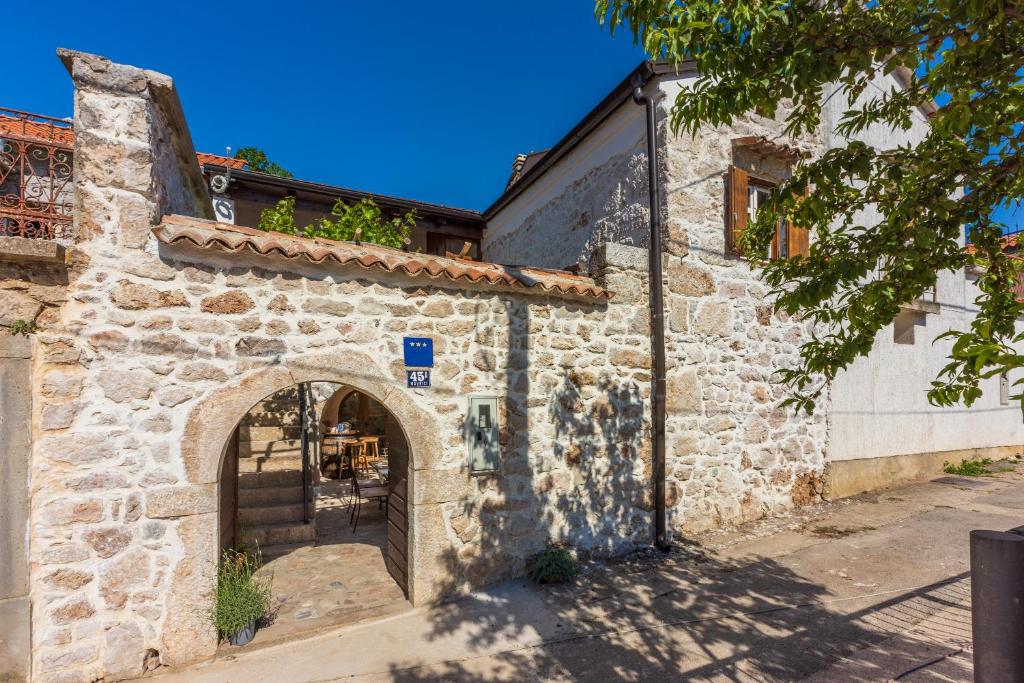 STARA KUĆA - old stone house photo 1