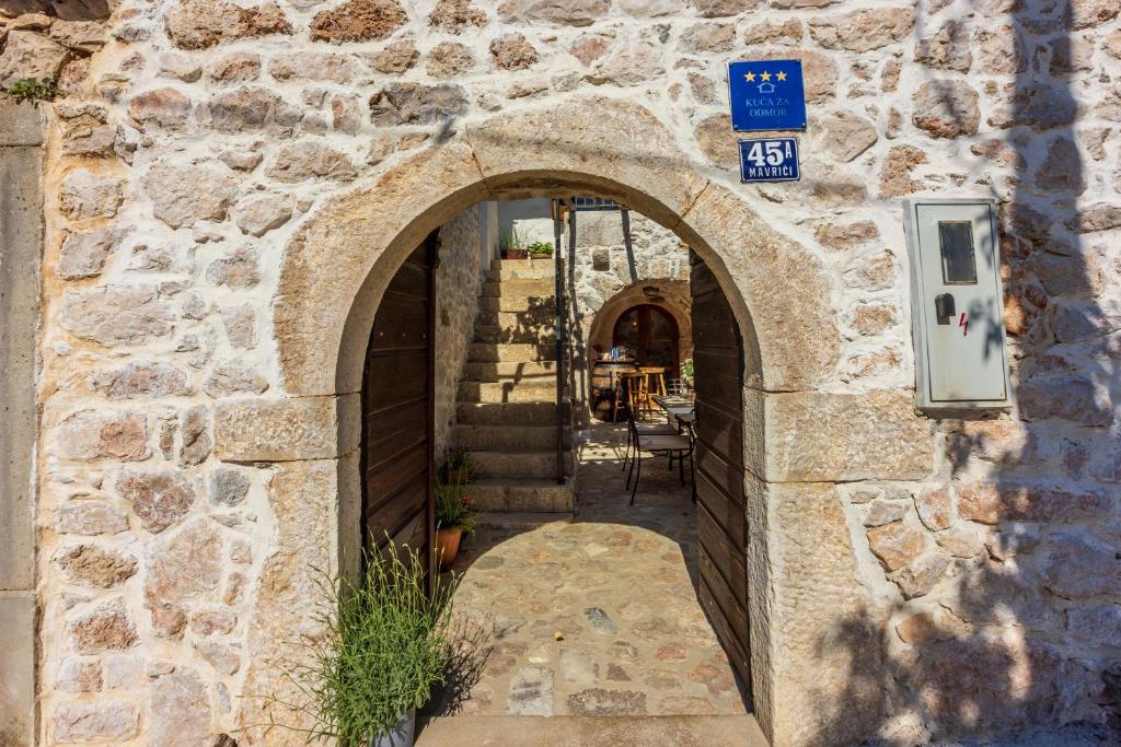 STARA KUĆA - old stone house photo 2