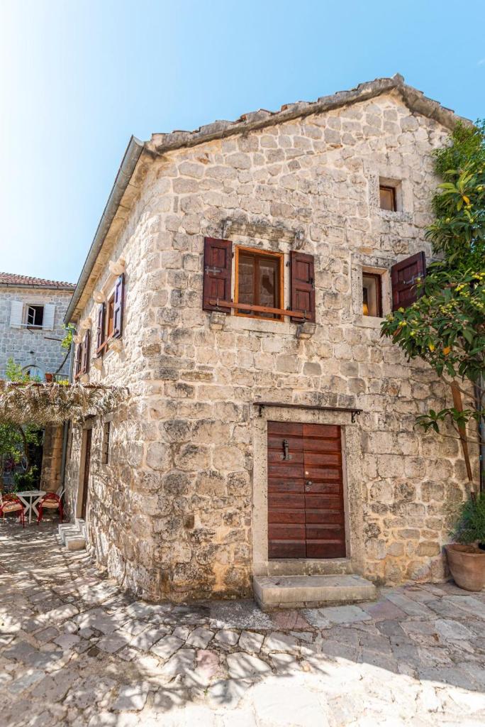 Charming Bohemian house in Perast photo 2