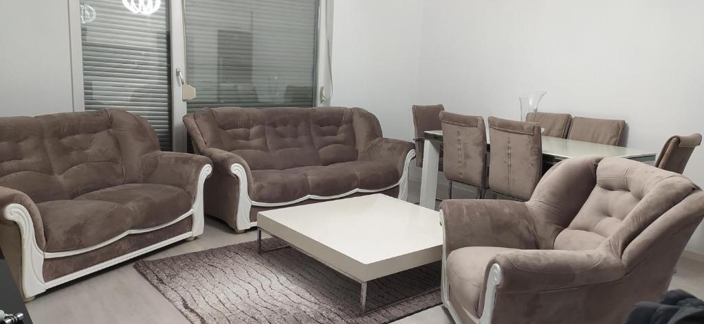 Lovely 2 bedroom condo in Gjilan. photo 3