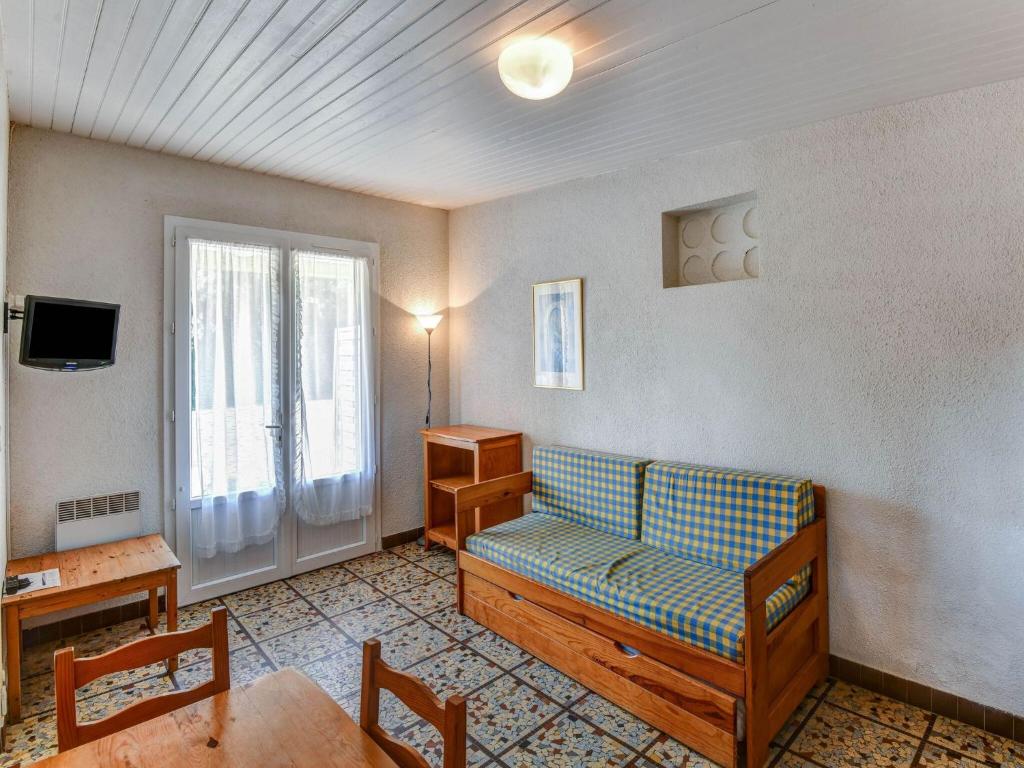 Quaint Holiday Home in Saint Savinien with private terrace photo 3