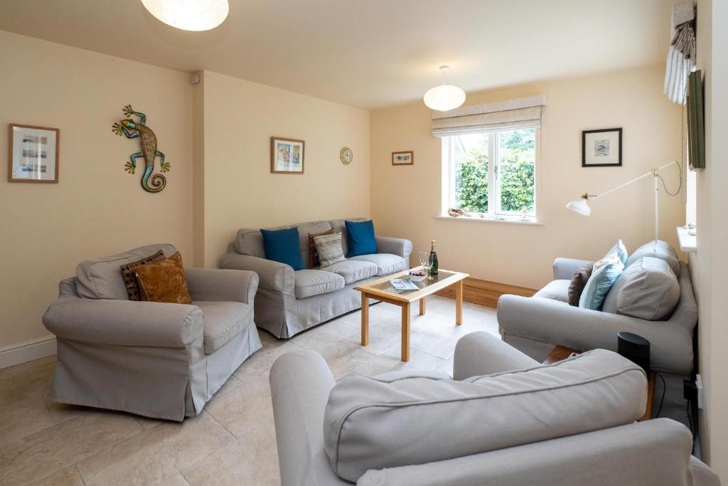 Willow House photo 1