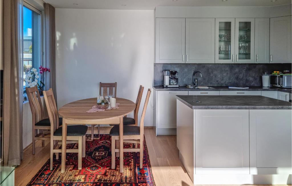 Amazing Apartment In Kristiansand With Wifi And 2 Bedrooms photo 3