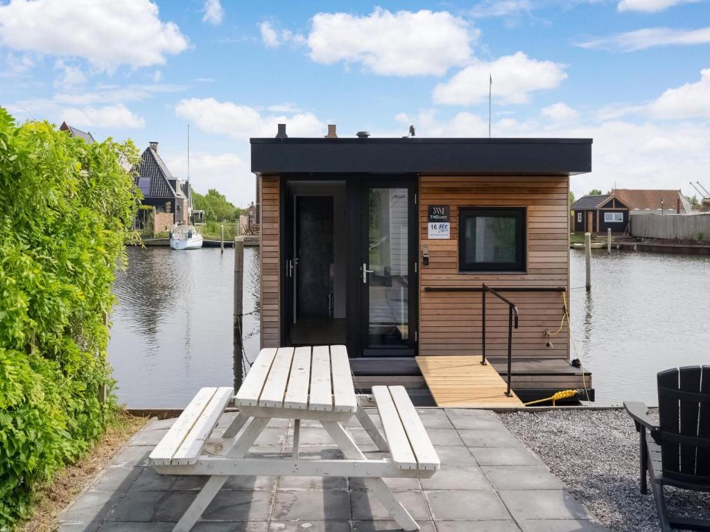 Brand new Boathouse on the water in Stavoren with a garden photo 2