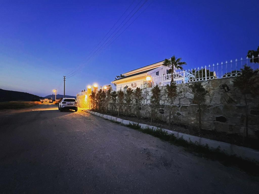 White house ( Beyaz ev ) photo 1