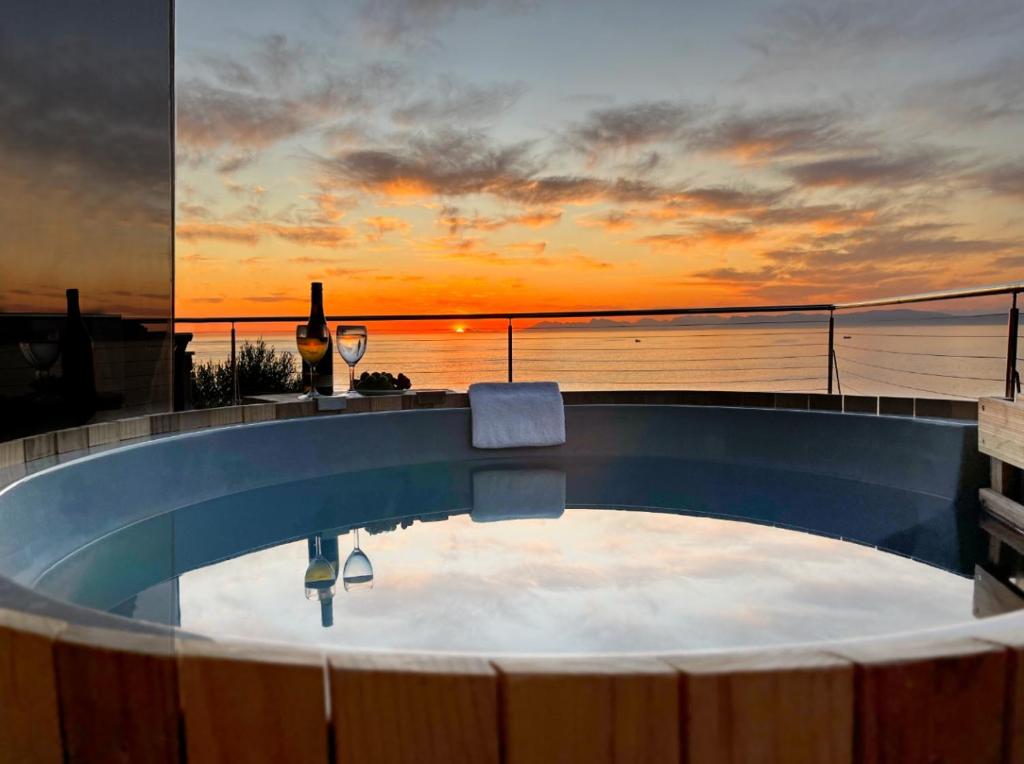 Whale Huys Luxury Oceanfront Eco Villa photo 2