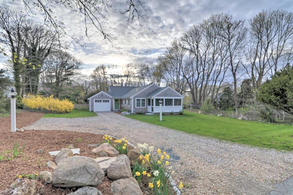 Cape Cod Cottage with Outdoor Shower Walk to Beach! photo 2