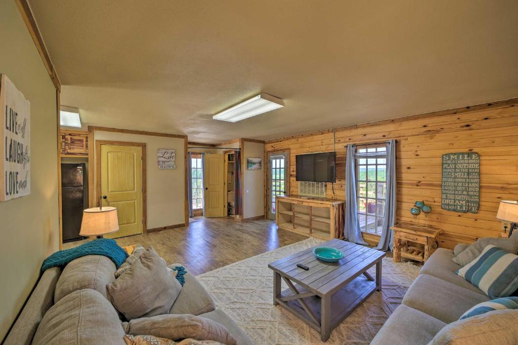 Cozy Vian Cabin 1 Mi to Tenkiller State Park photo 3