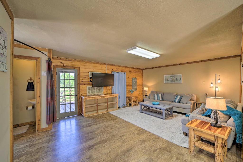 Cozy Vian Cabin 1 Mi to Tenkiller State Park photo 4
