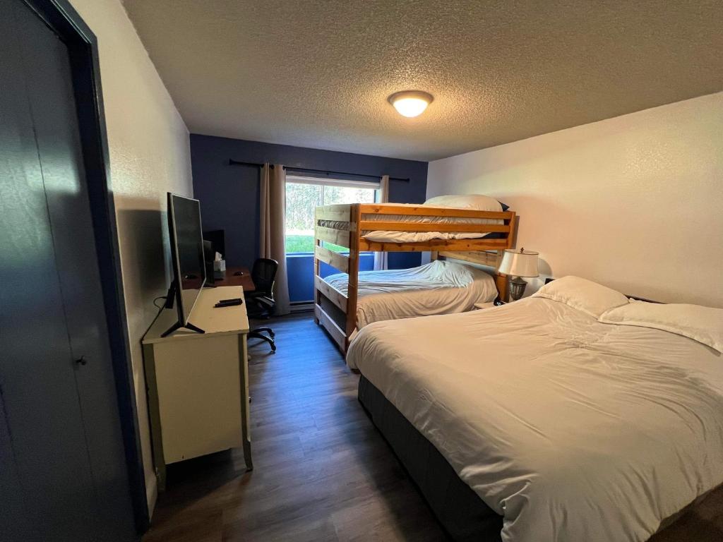 Rooms of Rustic Girdwood Condo