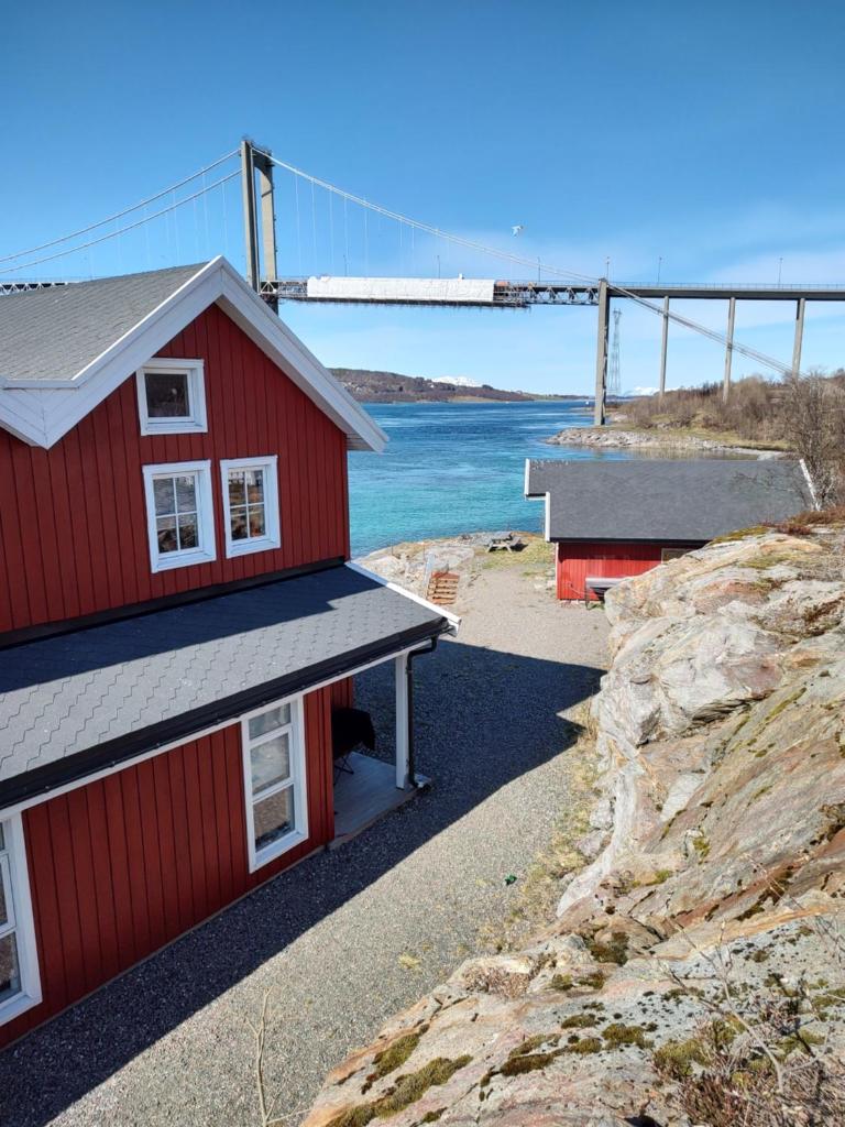 Tjeldsundbrua Overnatting - Sjøhus1 photo 1