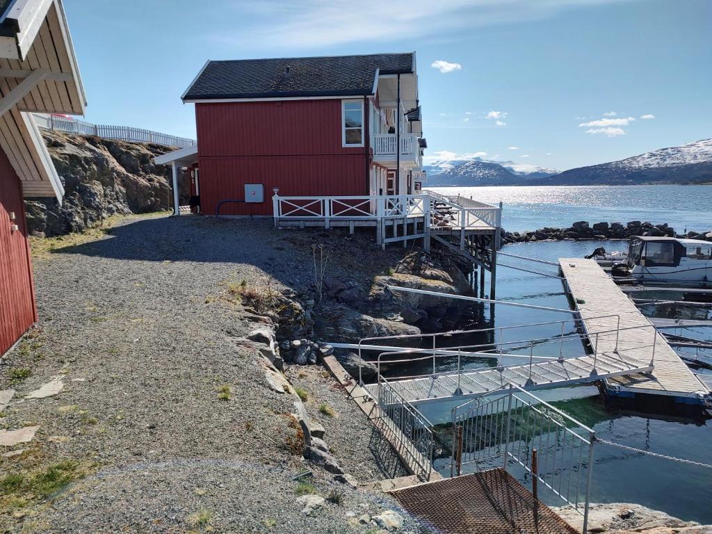 Tjeldsundbrua Overnatting - Sjøhus1 photo 2