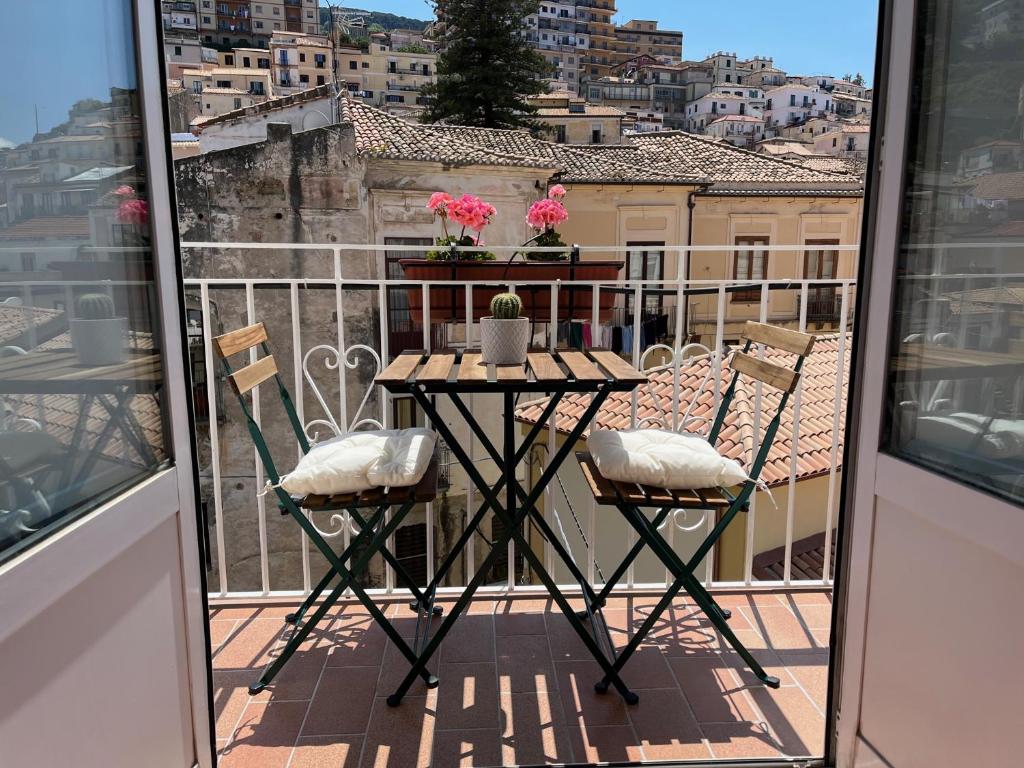 Pizzo Central House