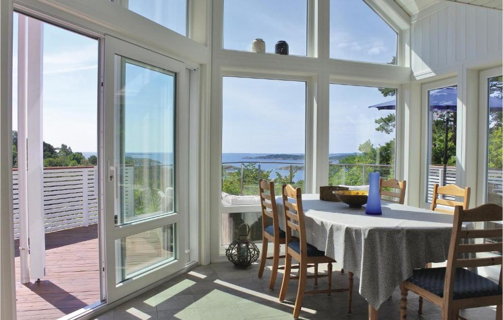 Amazing Home In Frvik With 4 Bedrooms And Wifi photo 3