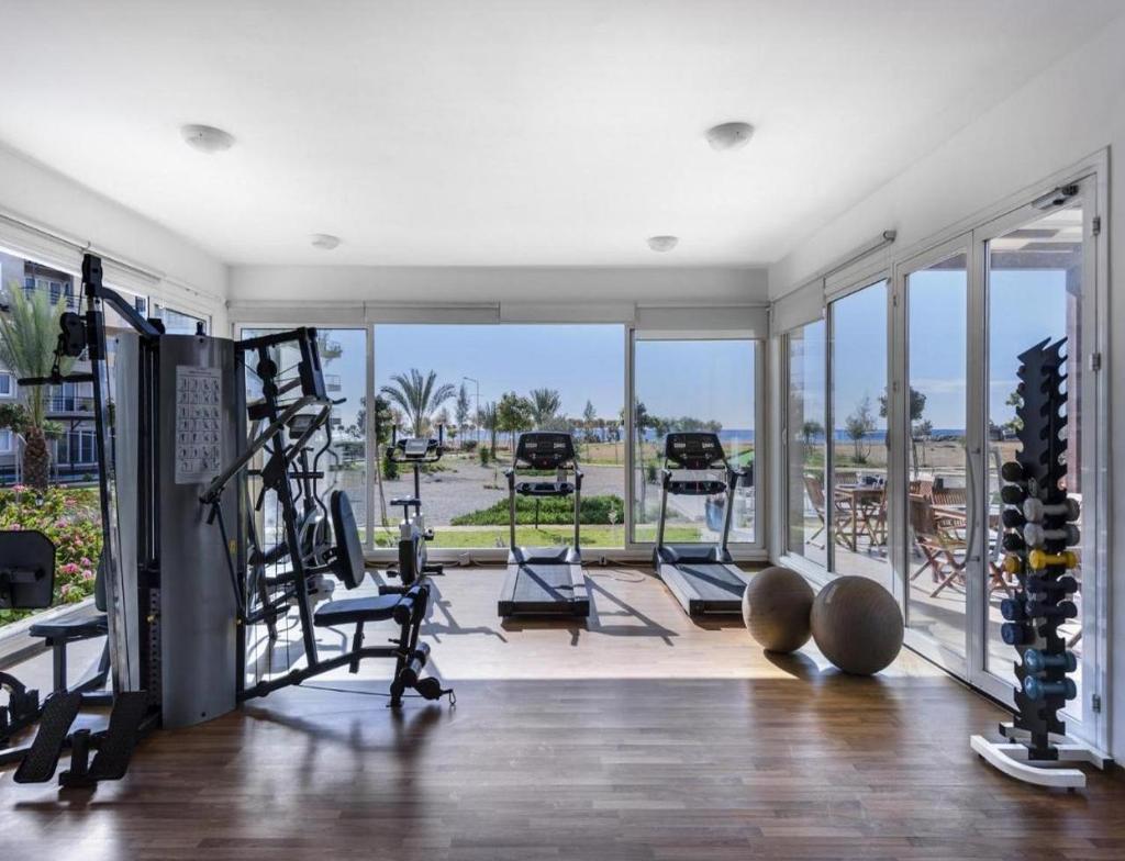 Relaxing Beachfront Apartment photo 3