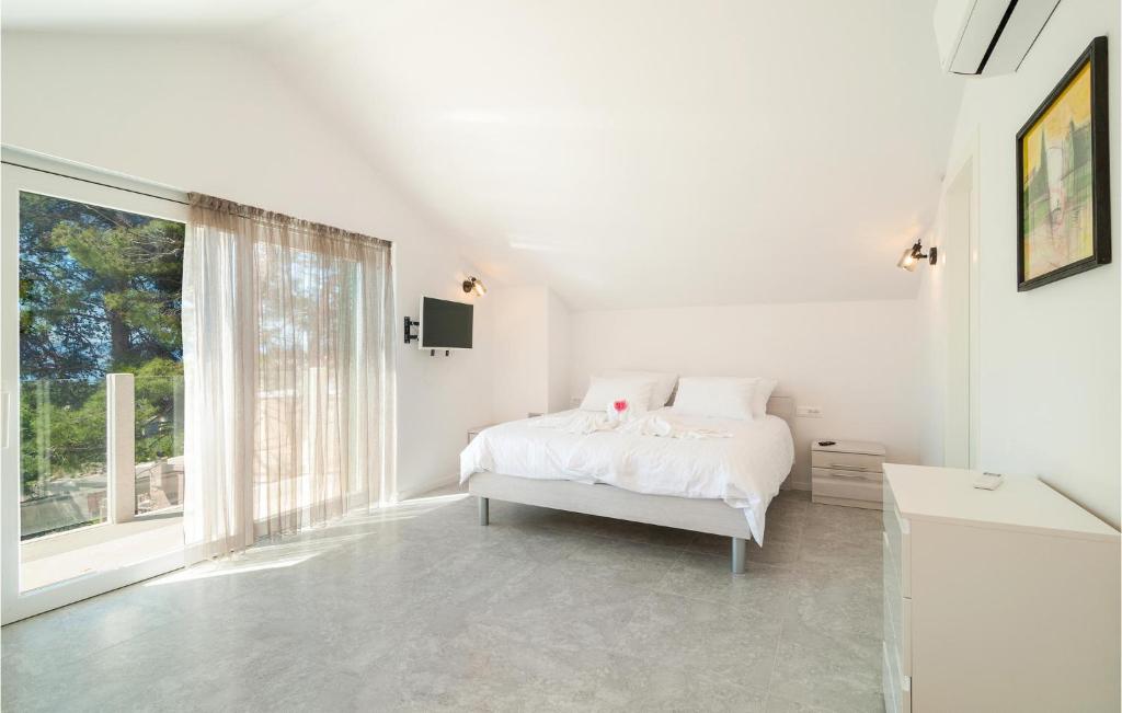 Nice Home In Sumartin With Outdoor Swimming Pool, Wifi And 3 Bedrooms photo 4