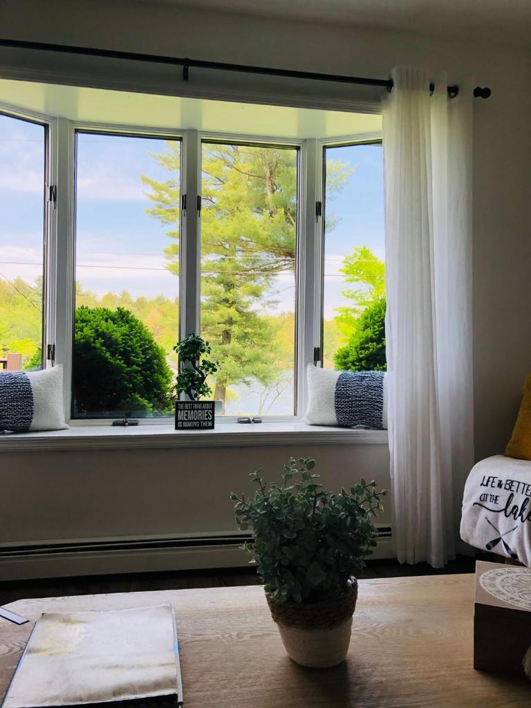 Catskills Cottage with Lake View Book Now image