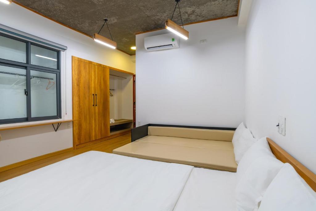 KenKeSu- 2 adjacent floors -4BRs- 15 mins walk to Dragon Bridge