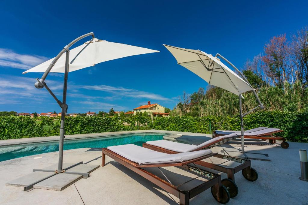 Apartments Pool