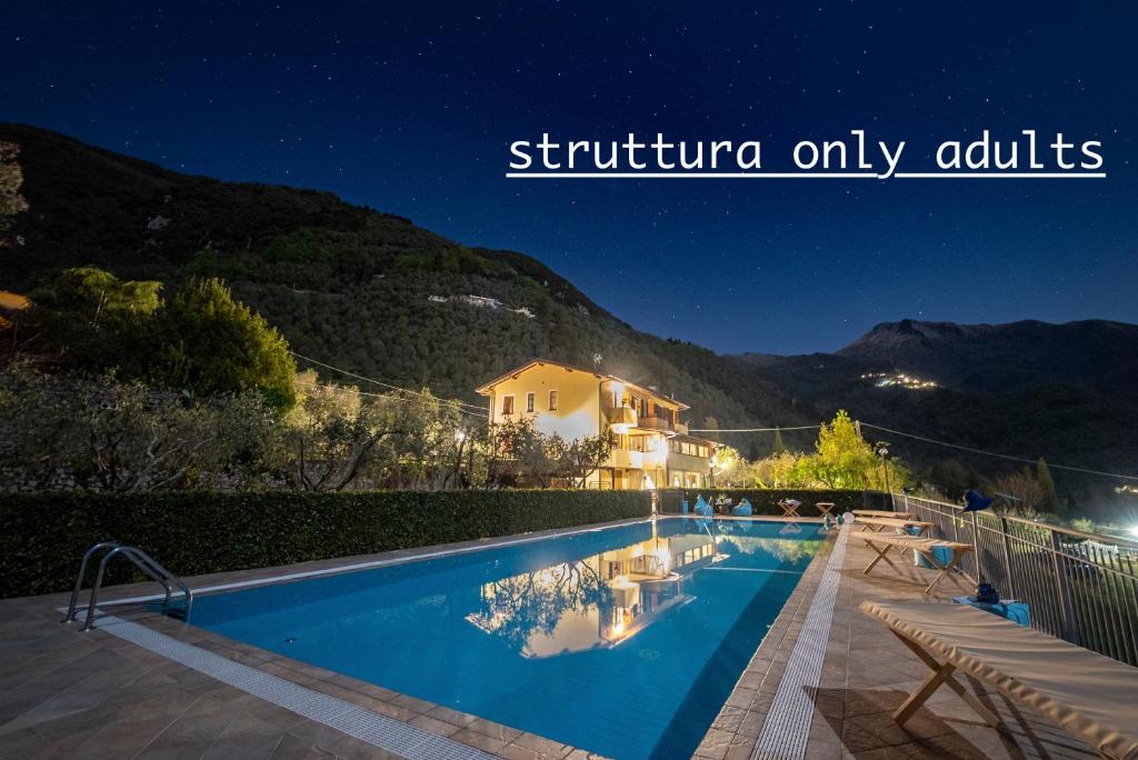 Podere Sotto il cielo di Toscana casa vacanze con 5 monolocali indipendenti 2 bungalowe nell uliveto piscina parcheggio Only adults Pet friendly