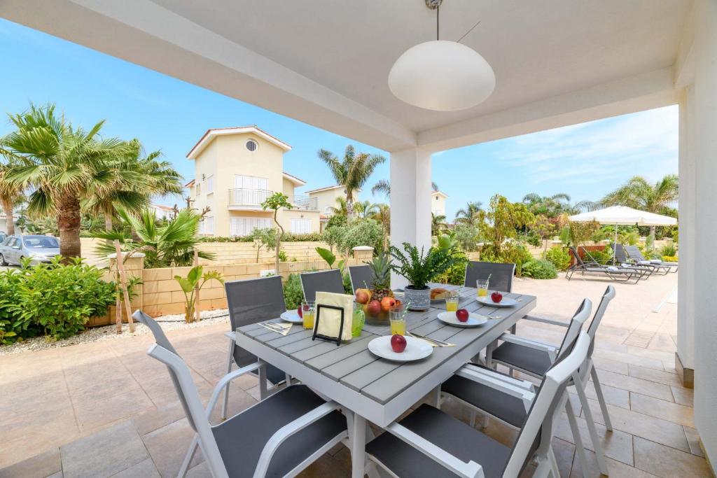 Sirens Beach House photo 2