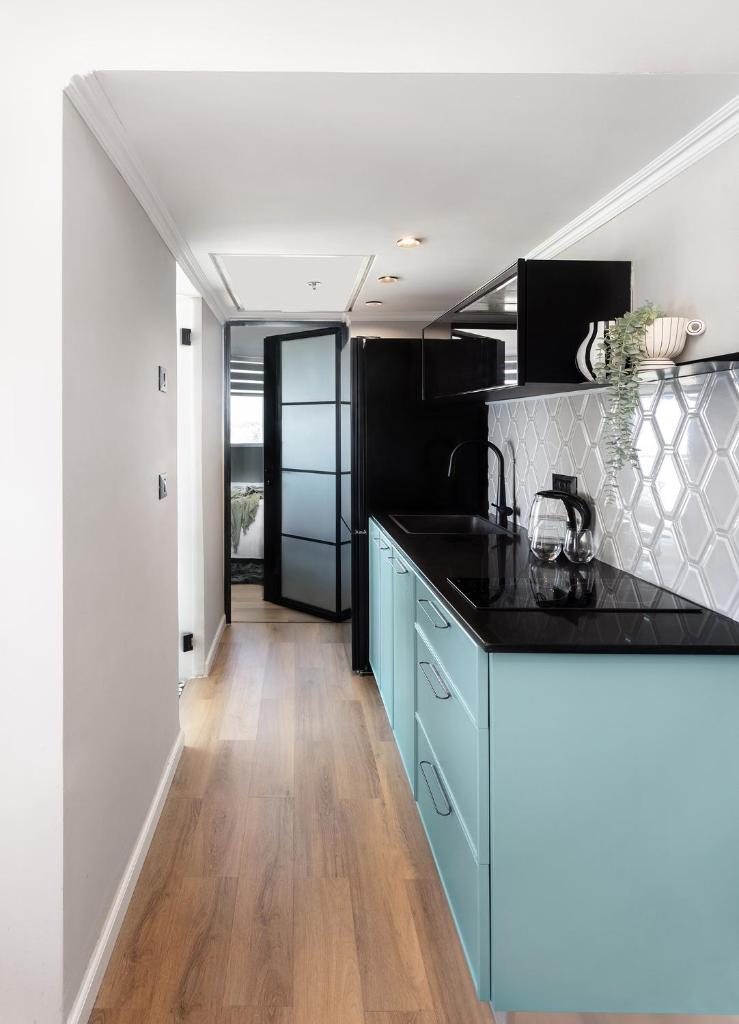 Seaview Stylish Apartment with Balcony photo 3