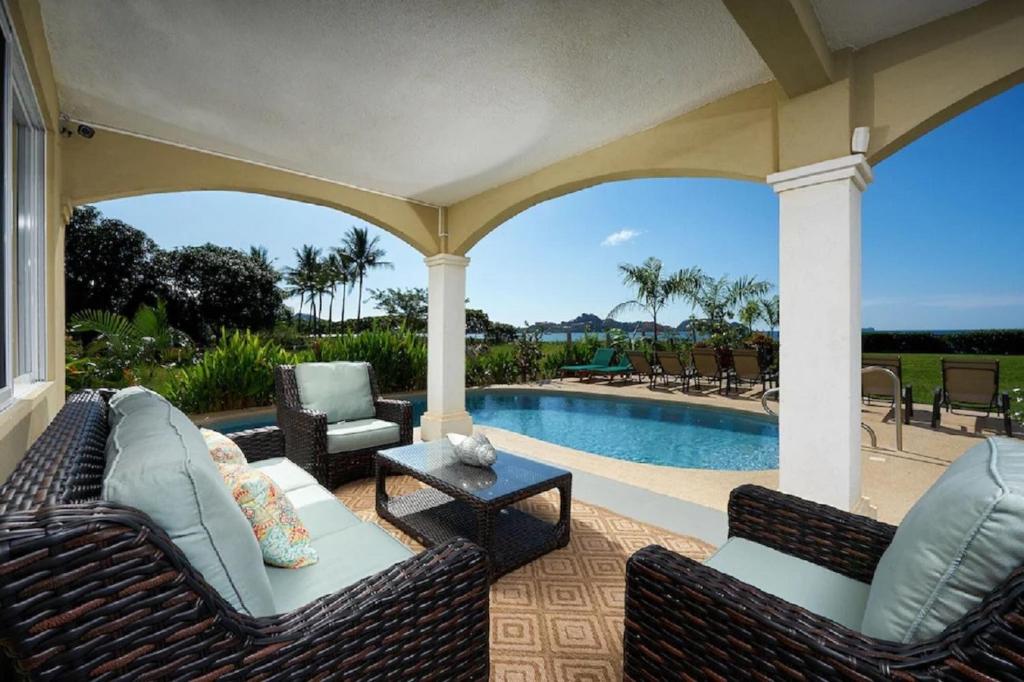 Beachfront Potrero - nice 7-BR villa, private cook included - Casa Royal photo 3