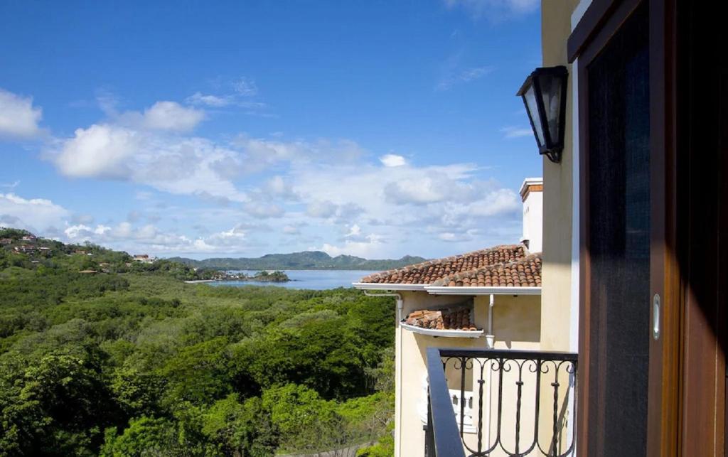 Playa Flamingo penthouse with pacific sunset views - Flamingo Rose Vista photo 4