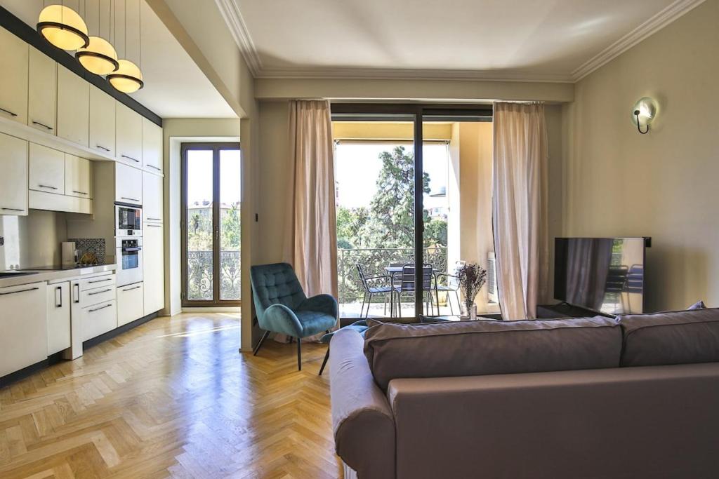 Balcon vue Coulée Verte. Luxe Plein cœur de Nice photo 2