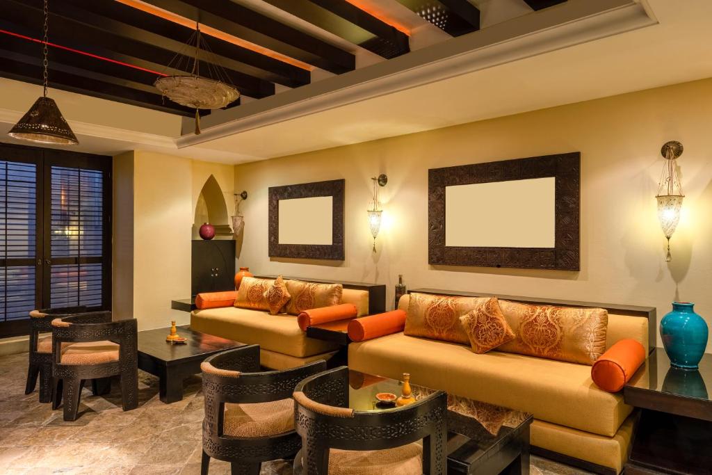 Mercure Grand Hotel Seef - Tap to explore photos