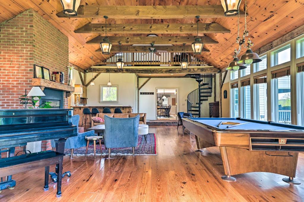 Spacious Berkshires Retreat about 3 Mi to Skiing! photo 2