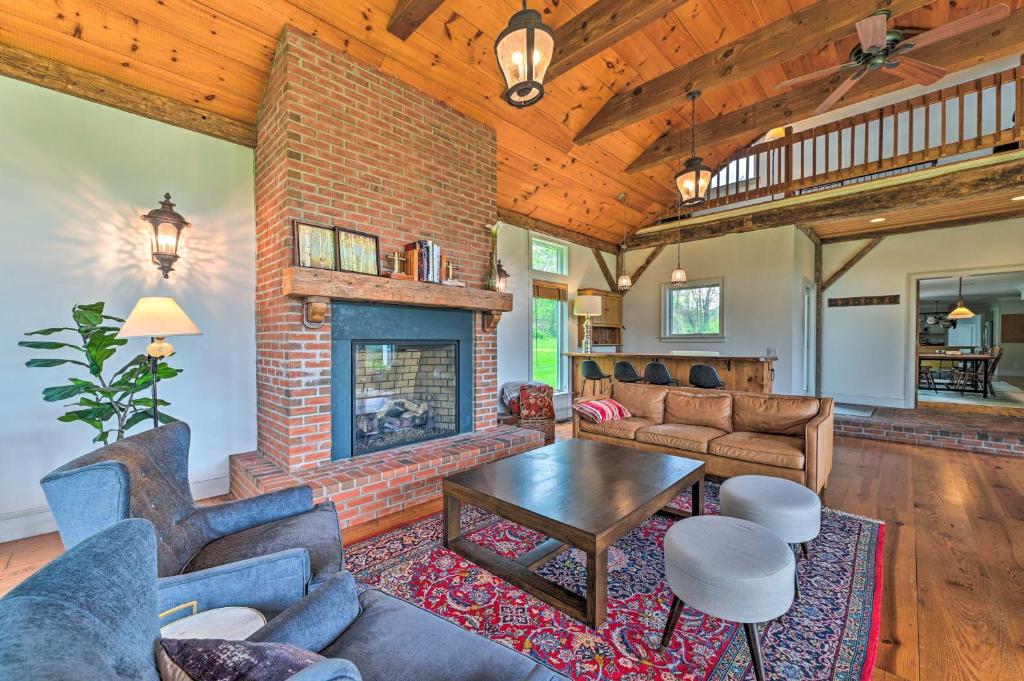 Spacious Berkshires Retreat about 3 Mi to Skiing! photo 4