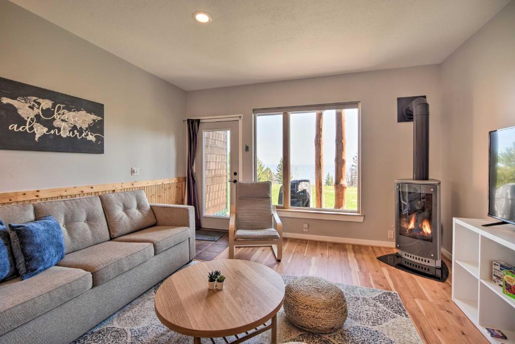 Tofte Escape with Balcony and Lake Superior Views photo 1