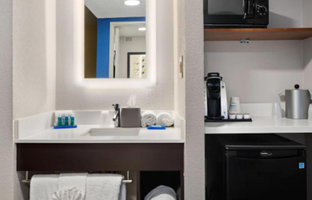 Holiday Inn Express - Atlanta-Kennesaw, an IHG Hotel photo 4