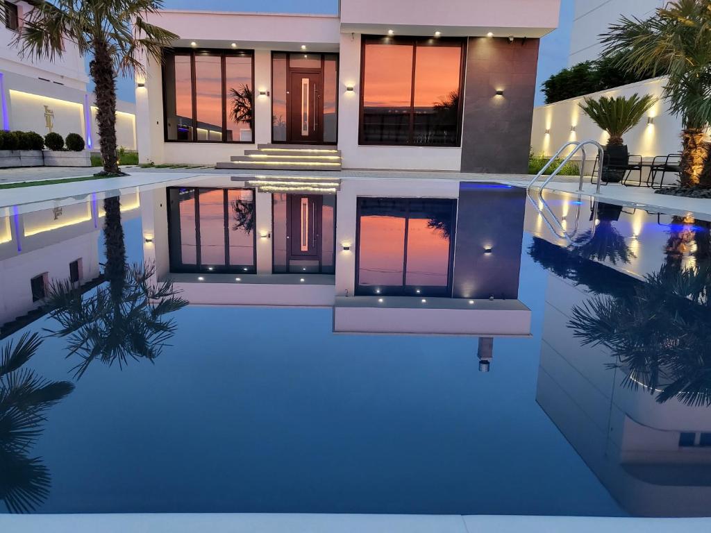 LT Luxury Villa photo 2