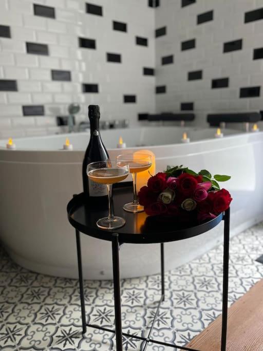 Vénus Love Room Jacuzzi en toute intimité photo 4