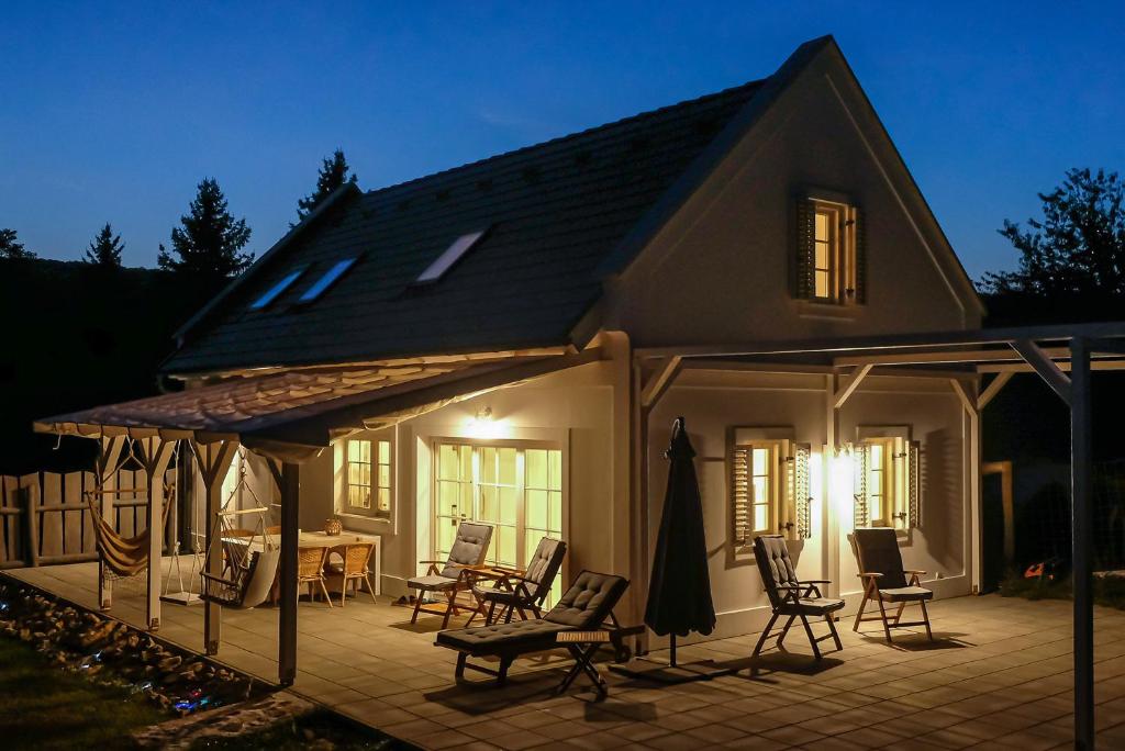 Babérkert Villaház Balatonhenyén photo 1