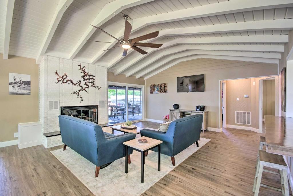 Waterfront Lake Ozark Pad Fishing and Boat Dock! photo 2