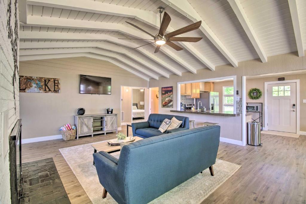 Waterfront Lake Ozark Pad Fishing and Boat Dock! photo 3