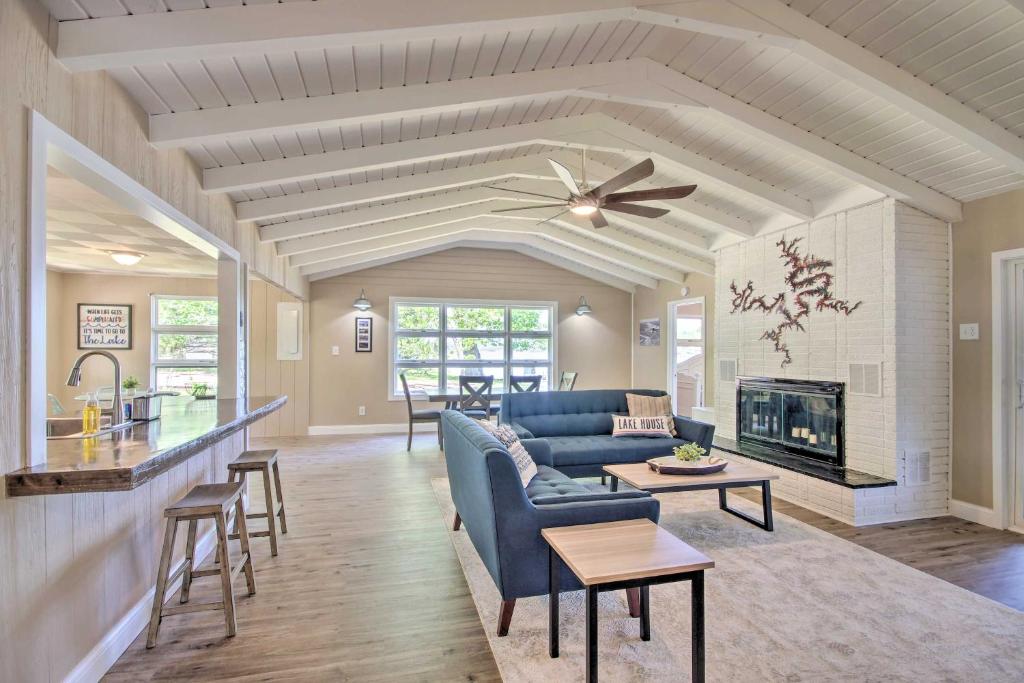 Waterfront Lake Ozark Pad Fishing and Boat Dock! photo 4