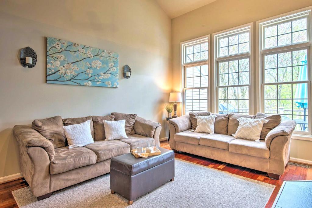 Lake Harmony Townhome with Deck and Gas Grill! photo 3