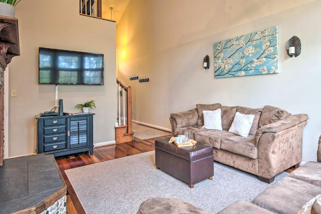 Lake Harmony Townhome with Deck and Gas Grill! photo 4