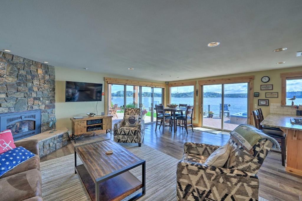 Similk Bay Retreat with Deck, Fire Pit and Hot Tub! photo 1