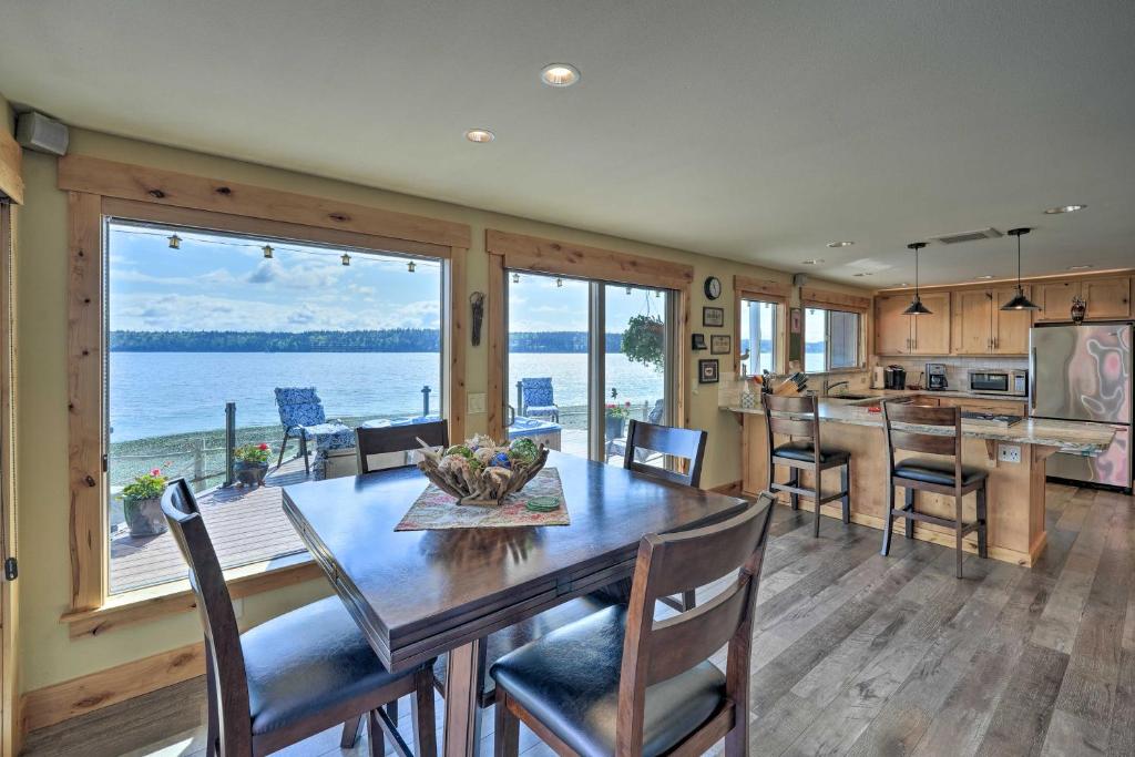 Similk Bay Retreat with Deck, Fire Pit and Hot Tub! photo 3