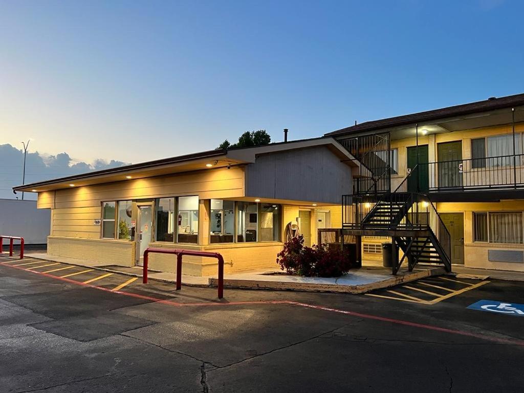 Budget Inn & Suites image