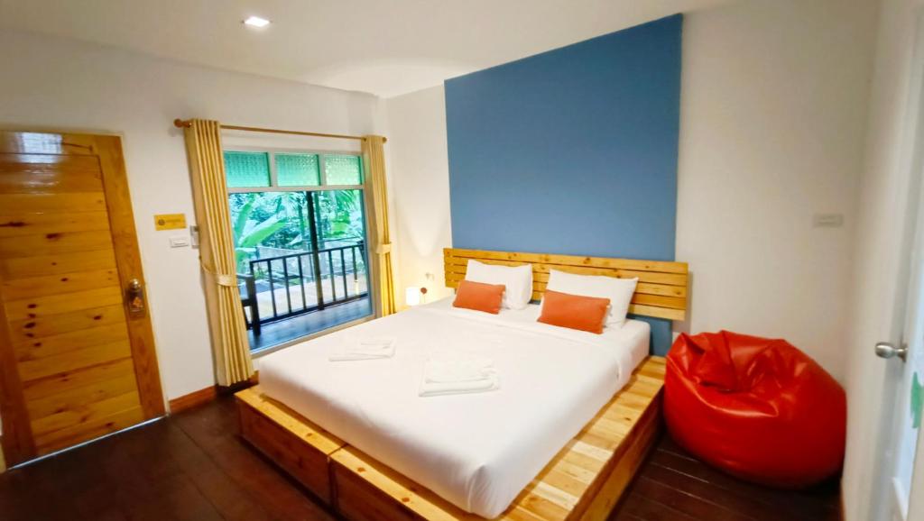 Nua Tone Resort Bang Tao & Cafe